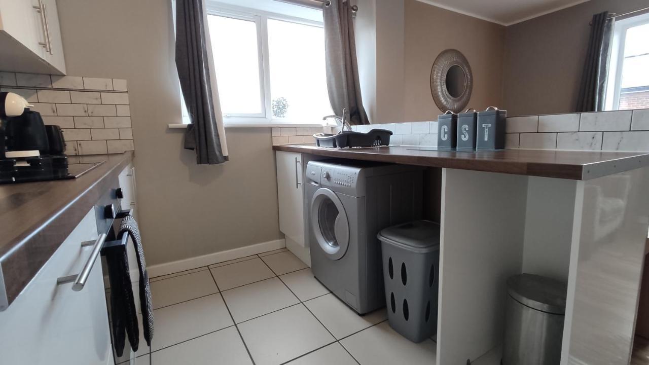 Ferienwohnung Modern 1-Bed Flat In Wigan Exterior foto