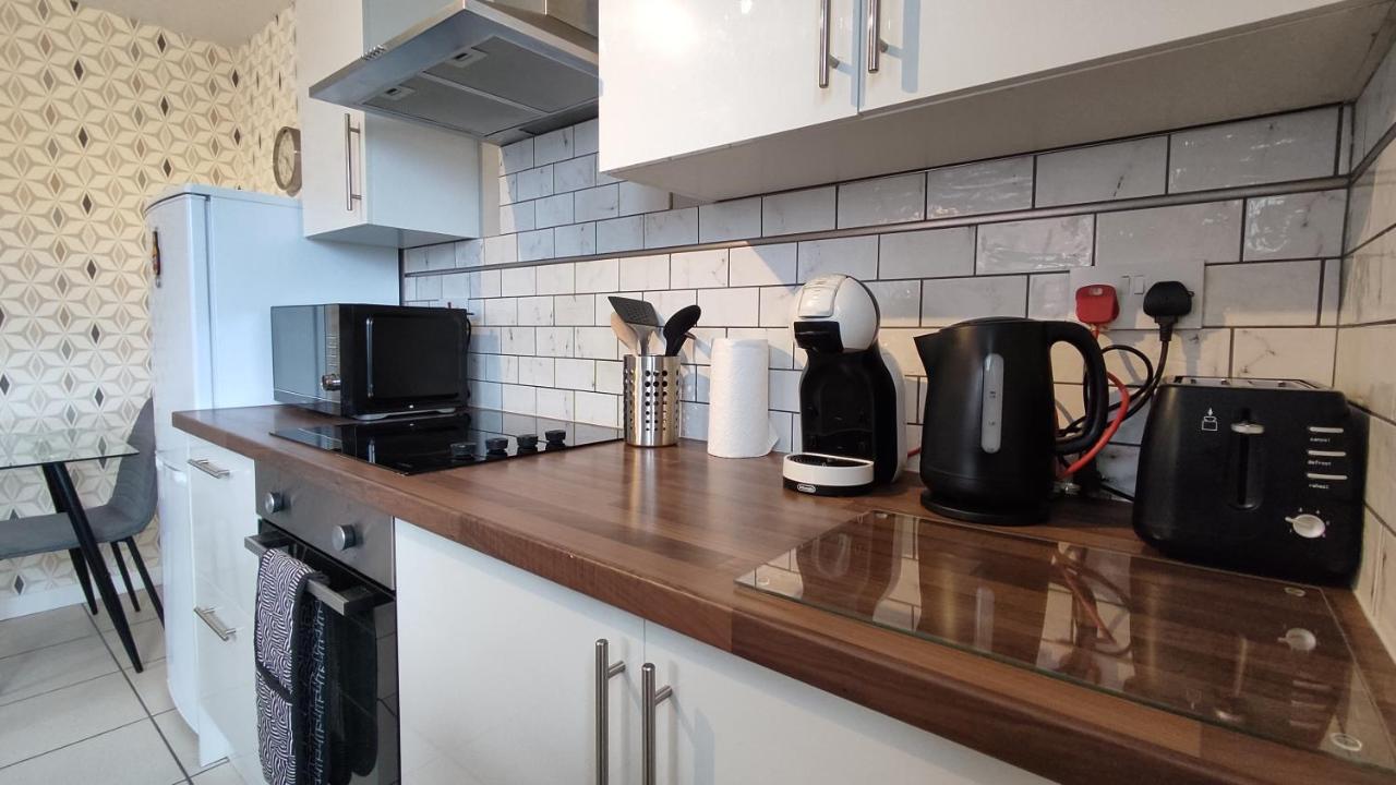 Ferienwohnung Modern 1-Bed Flat In Wigan Exterior foto