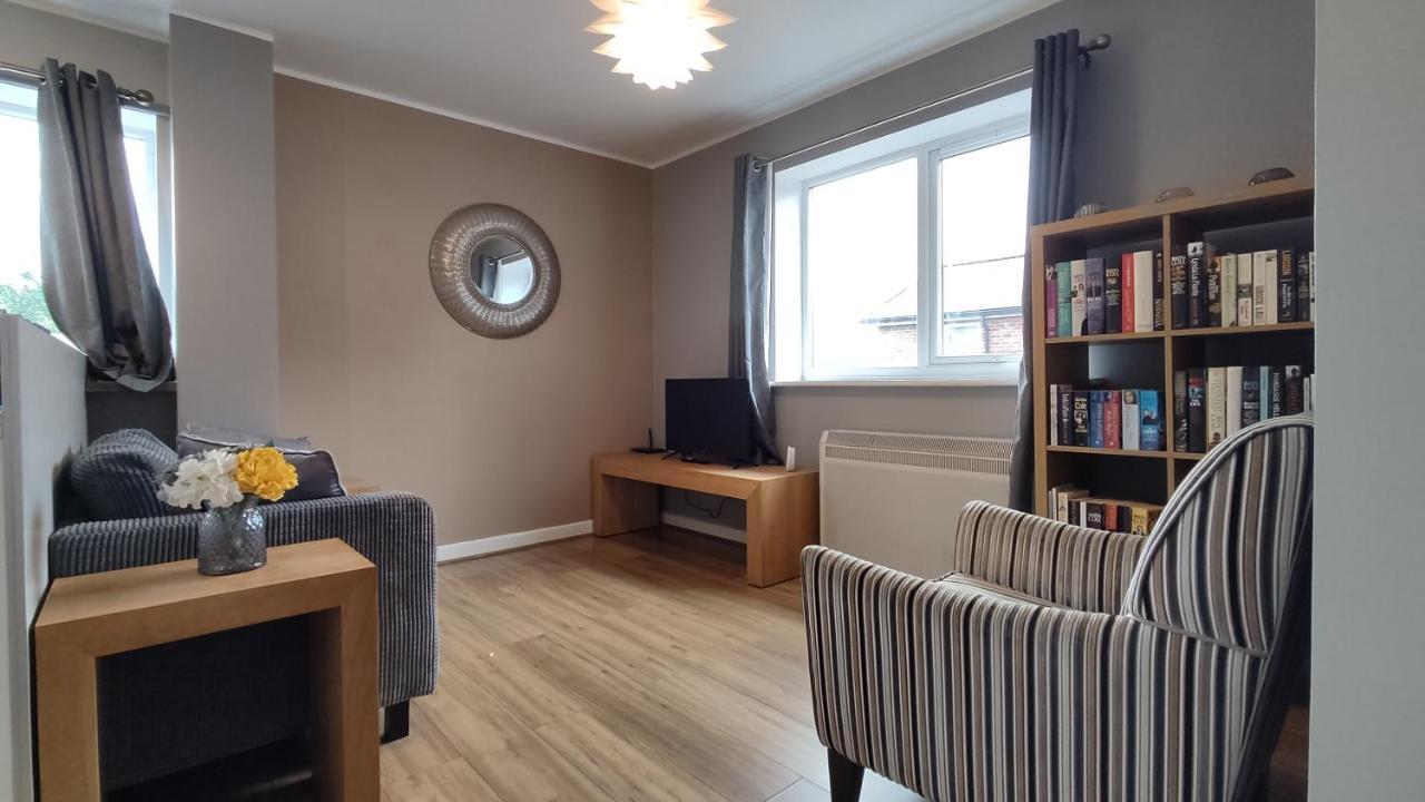Ferienwohnung Modern 1-Bed Flat In Wigan Exterior foto