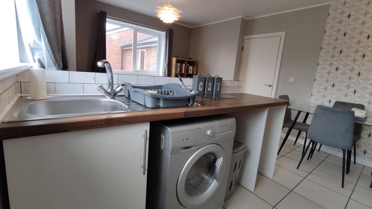 Ferienwohnung Modern 1-Bed Flat In Wigan Exterior foto
