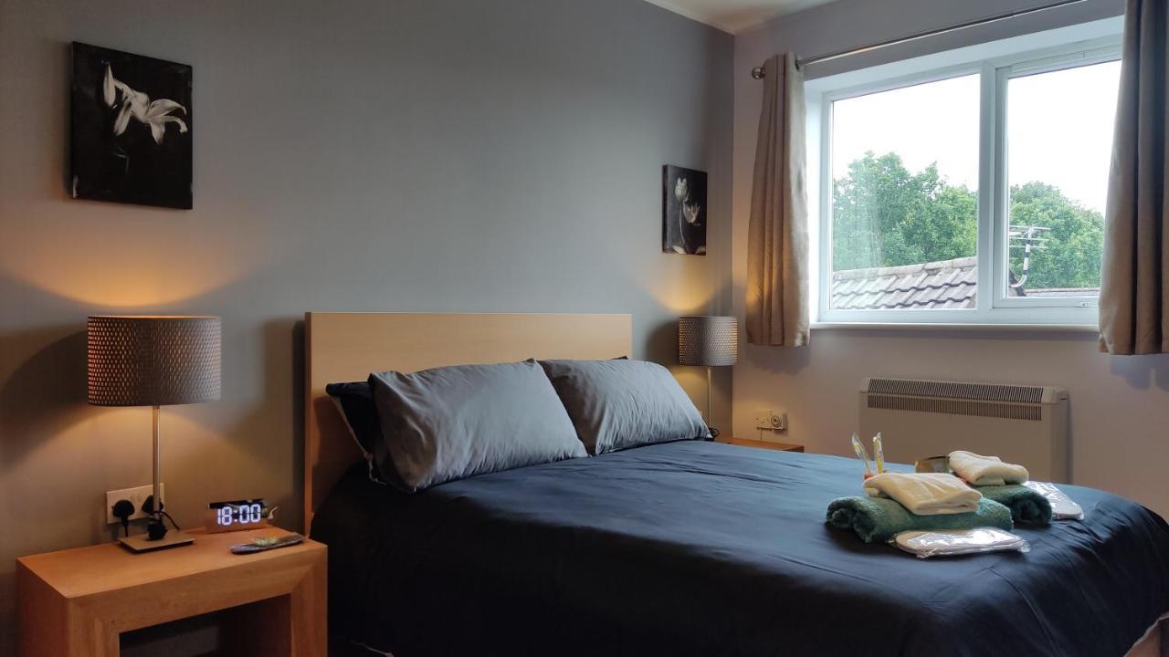 Ferienwohnung Modern 1-Bed Flat In Wigan Exterior foto